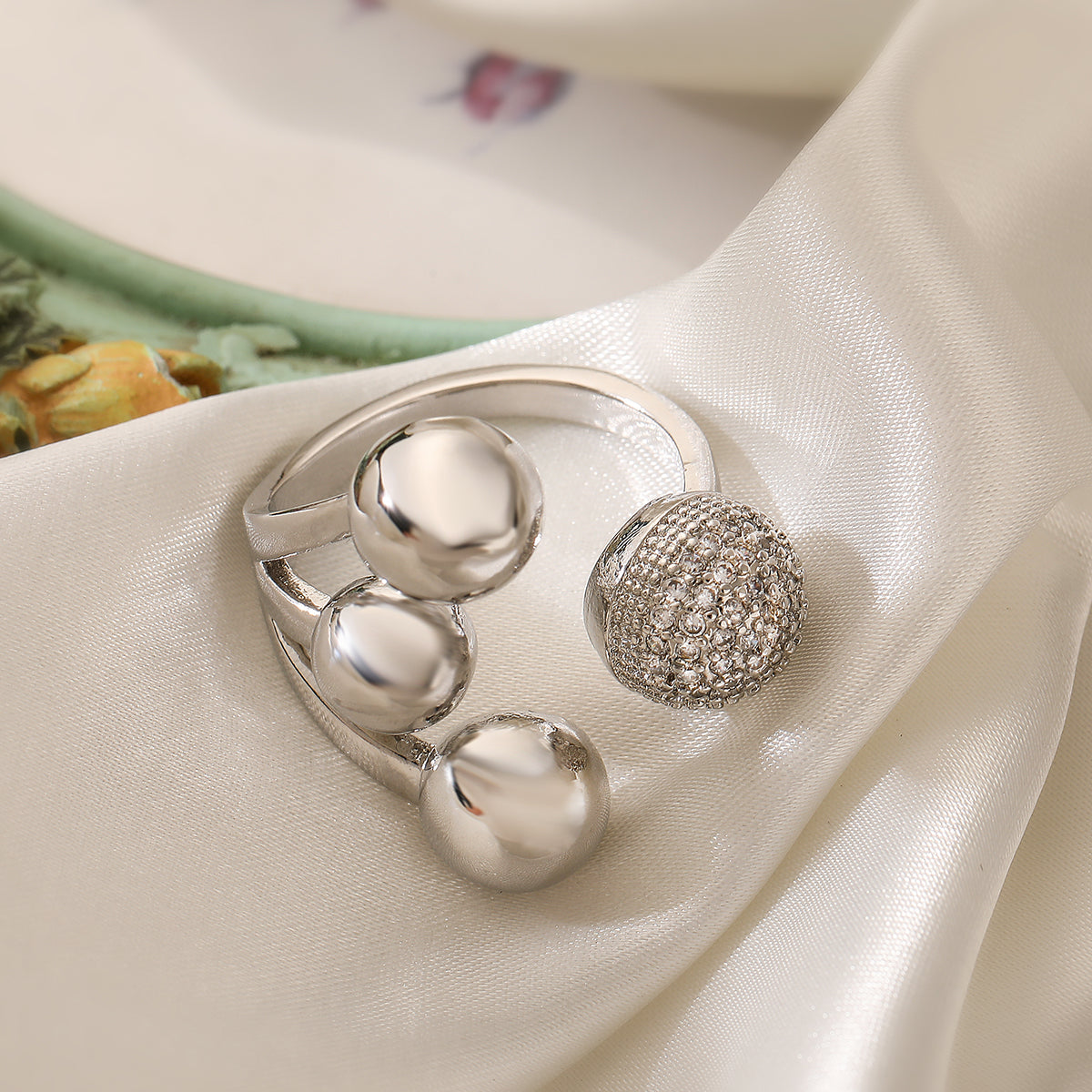 Bold Dome Ball Cluster Ring