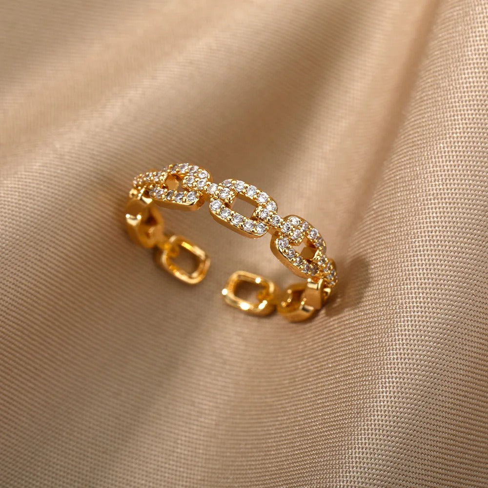 Elegant Twist Chain Ring