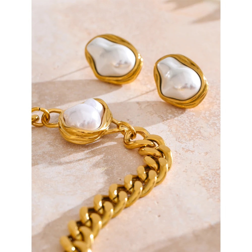 Elegant Chunky Pearls Necklace & Earring Set