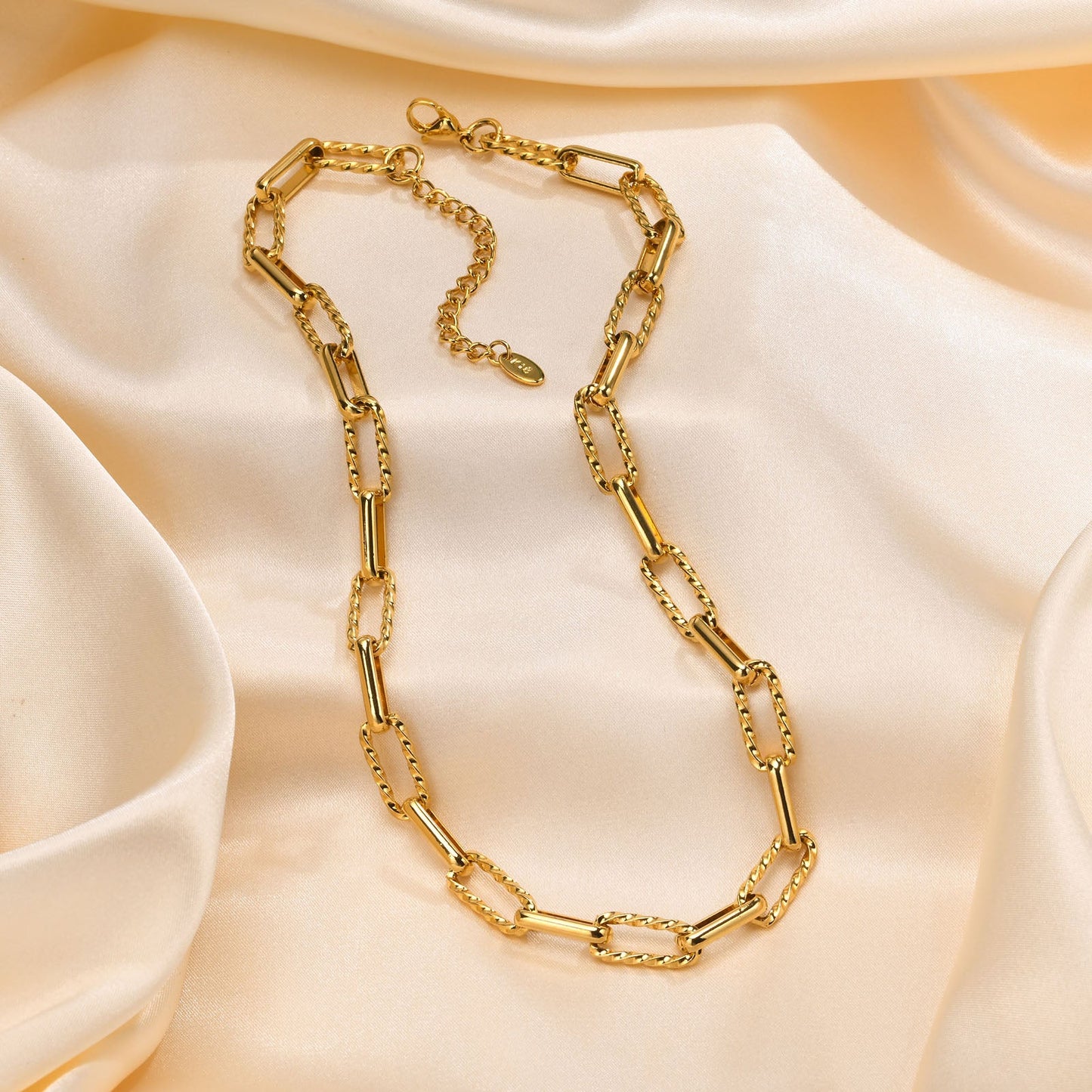 18k Gold Paperclip Chain Necklace