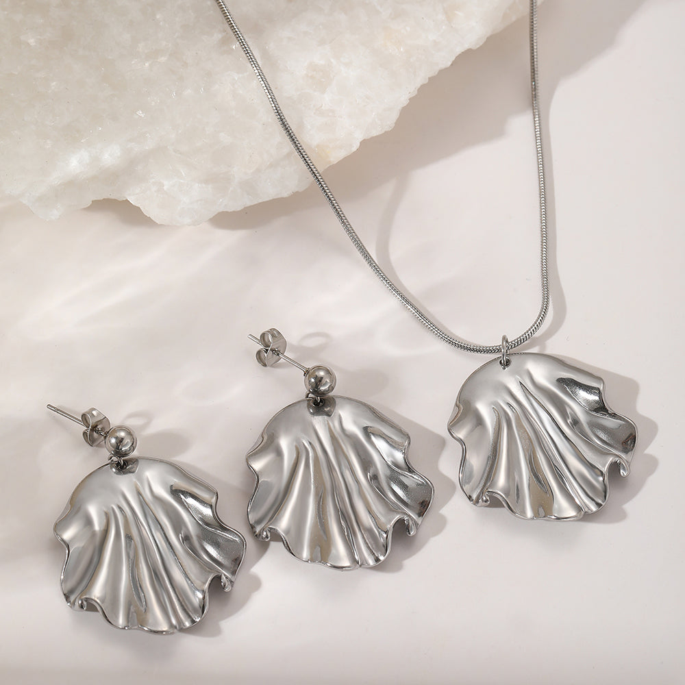 Gold Shell Pendant Necklace & Earring Set