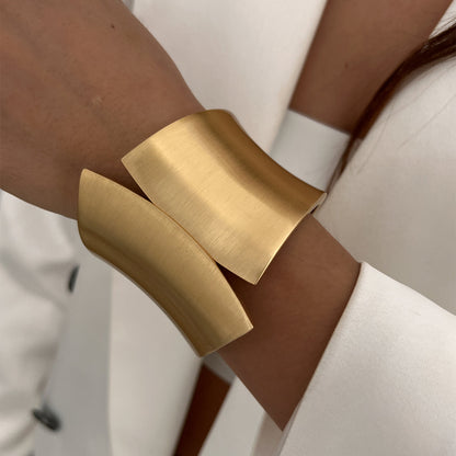 2pc Abstract Brushed Metal Bangle Set