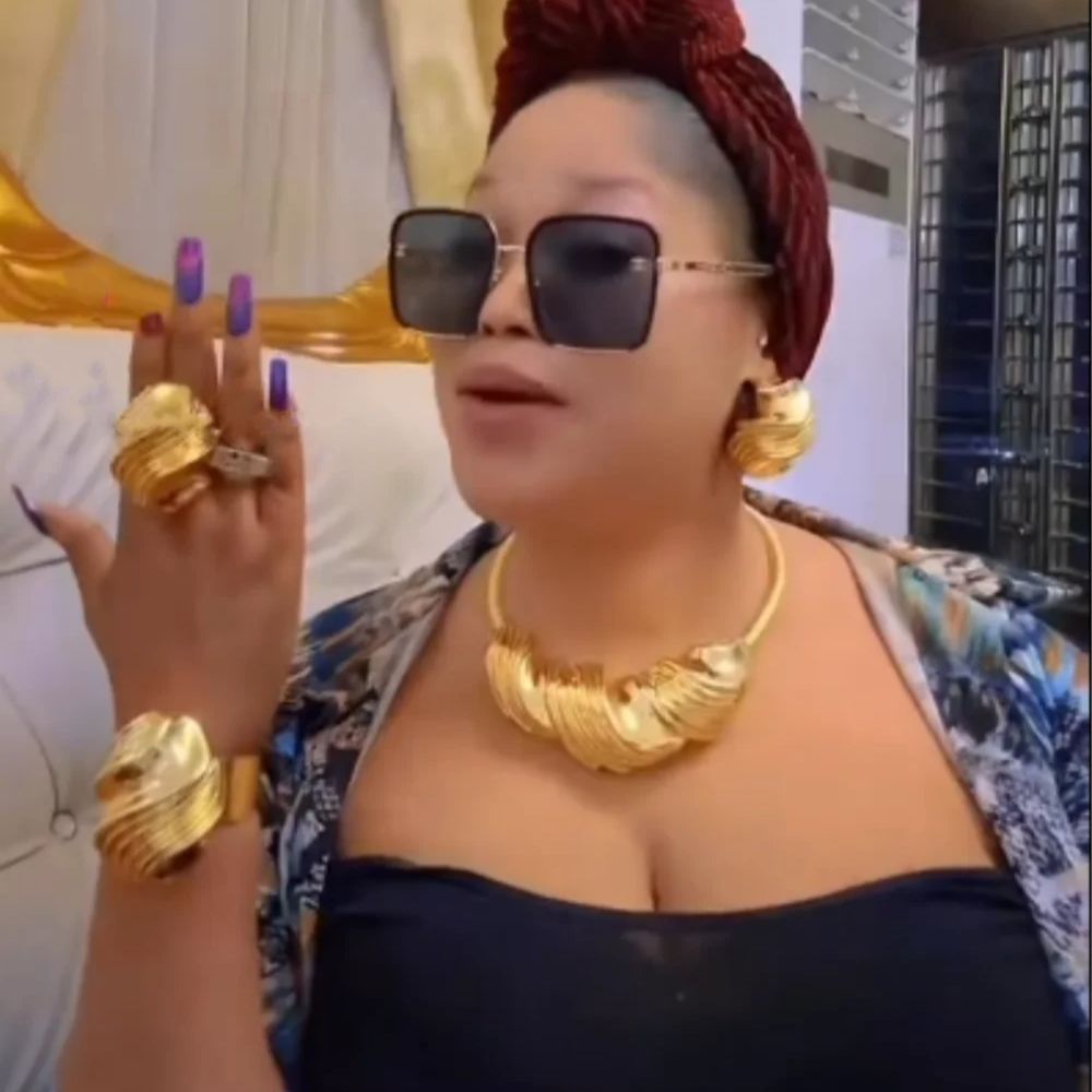 Bold Italian Gold Pendant Jewelry Set