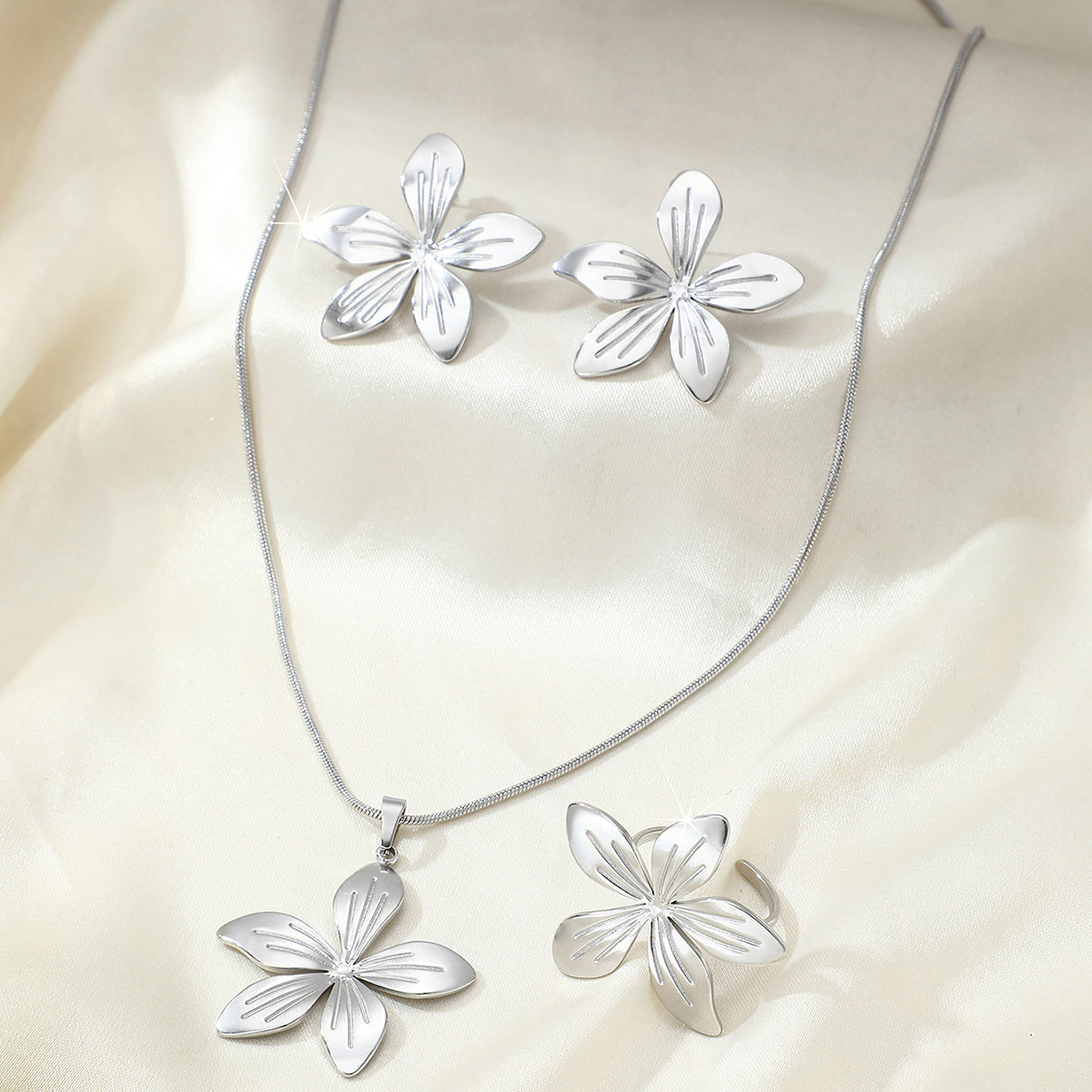 3pc Bold Petal Jewelry Set