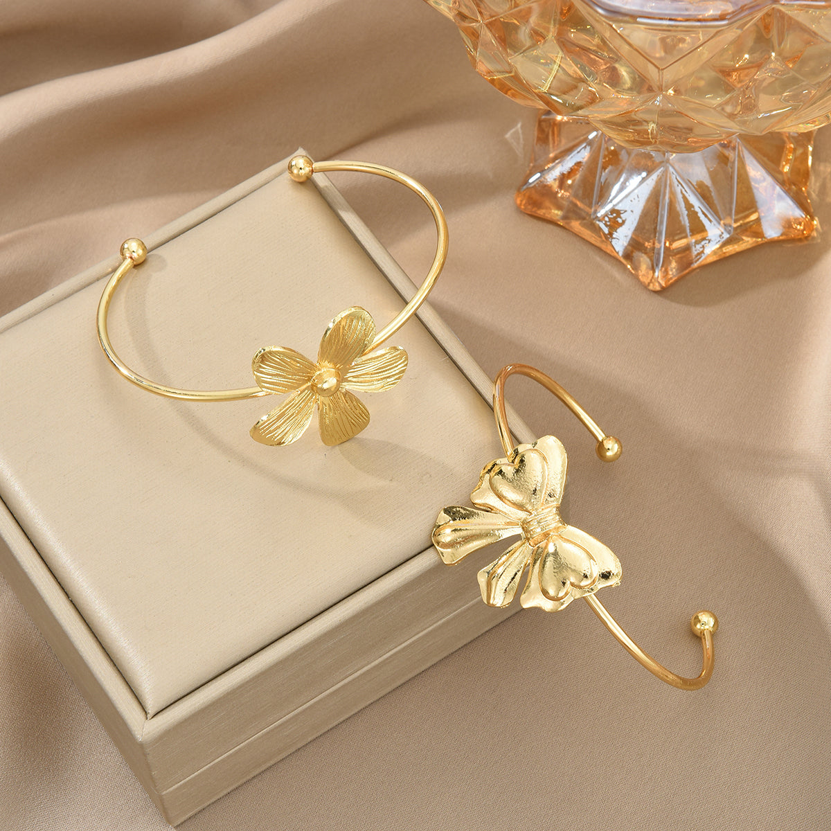 2pc Bow and Flower Bangle Set