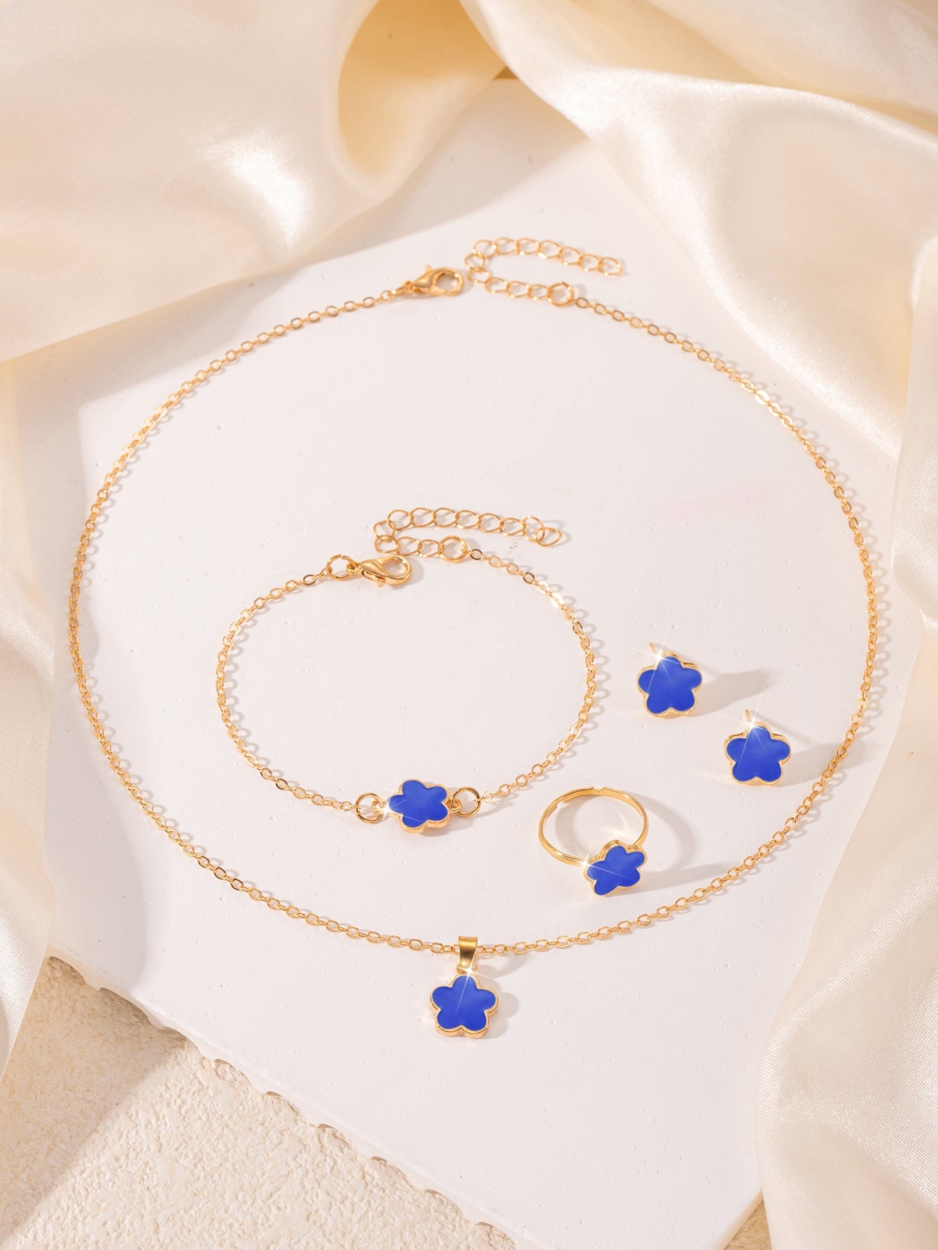 4pc White Clover Jewelry Set