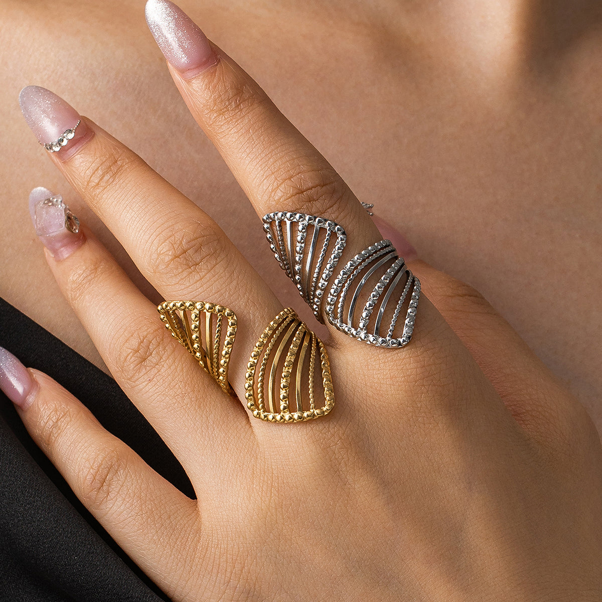 Retro Hollow Textured Ring