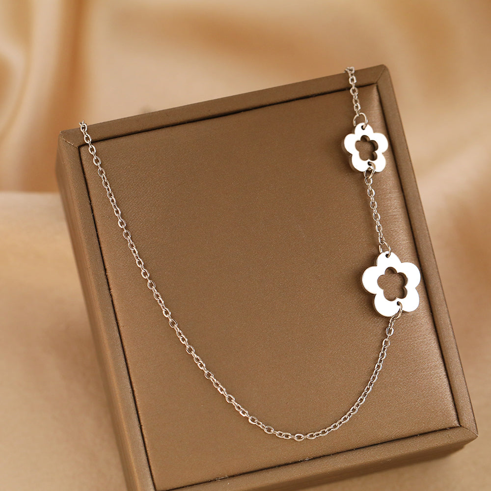 Tiny Flower Pendant Necklace