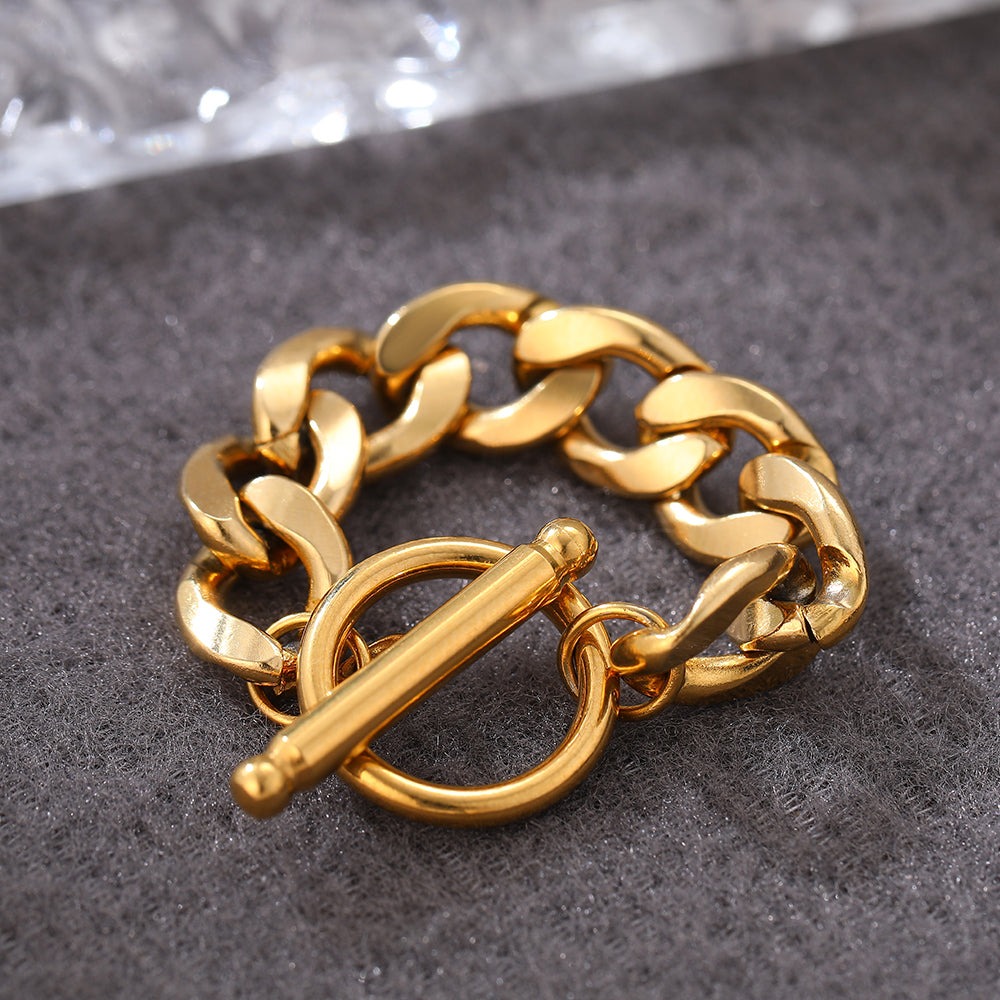 Bold Toggle Chain Ring