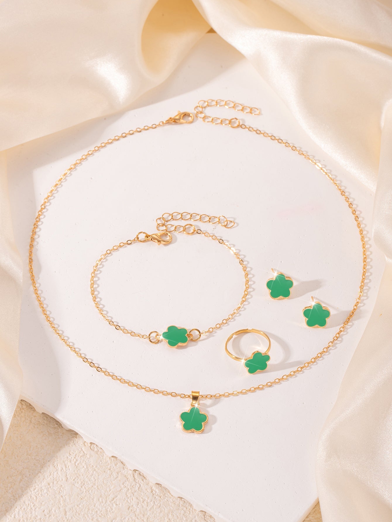 4pc White Clover Jewelry Set
