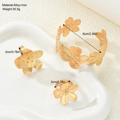 3pc Textured Floral Gold Ring & Bracelet Set