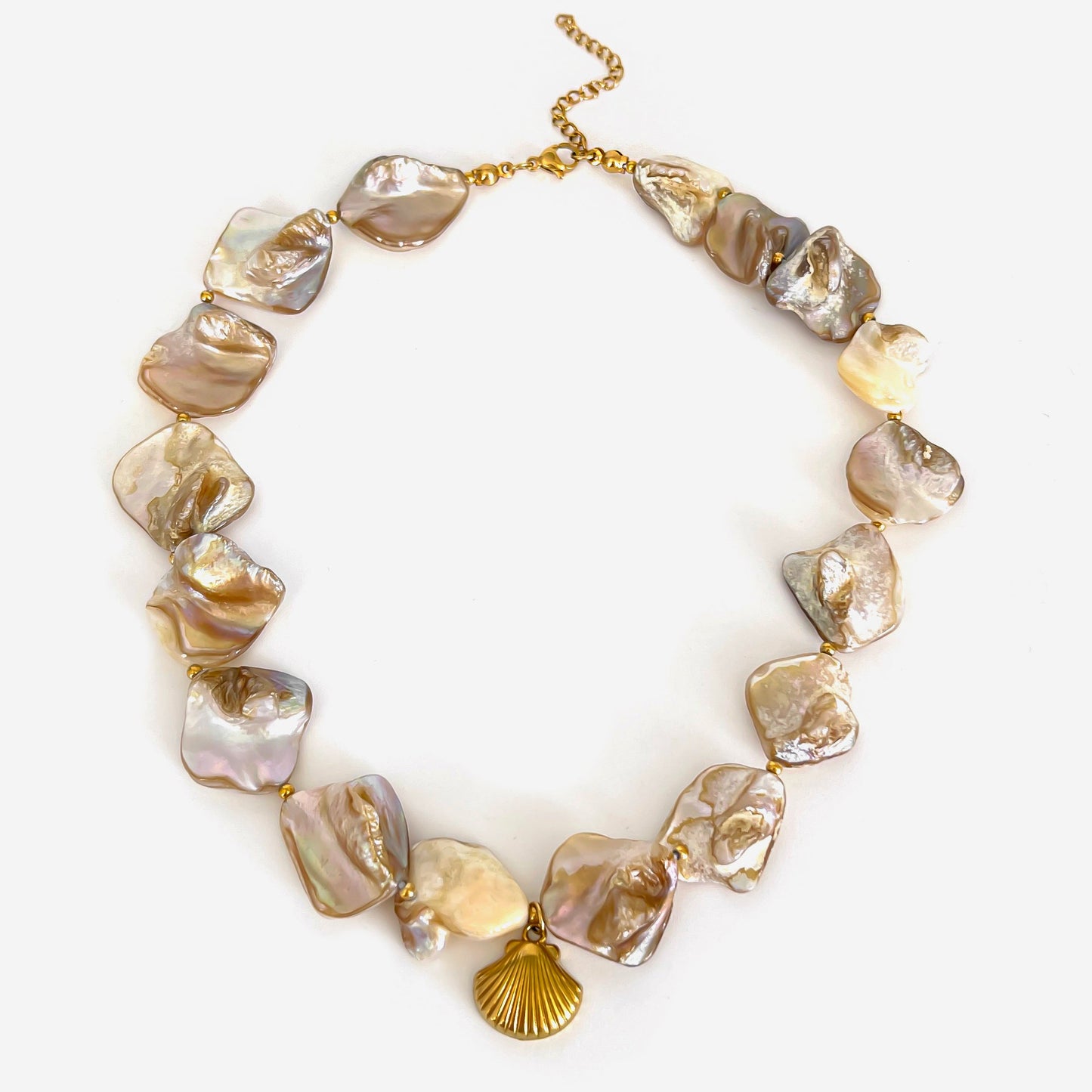 Chunky Shell Pearl Choker with Gold Seashell Charm