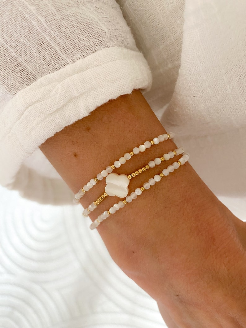 Clover Shell Bead Bracelet