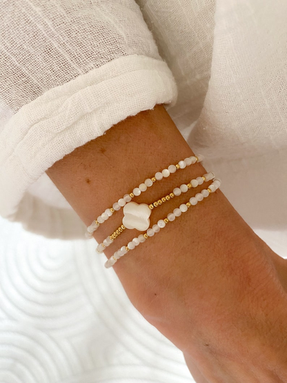 Clover Shell Bead Bracelet