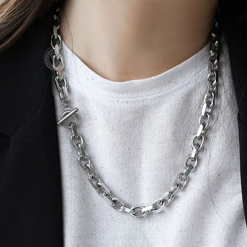 Cable Chain Toggle Necklace