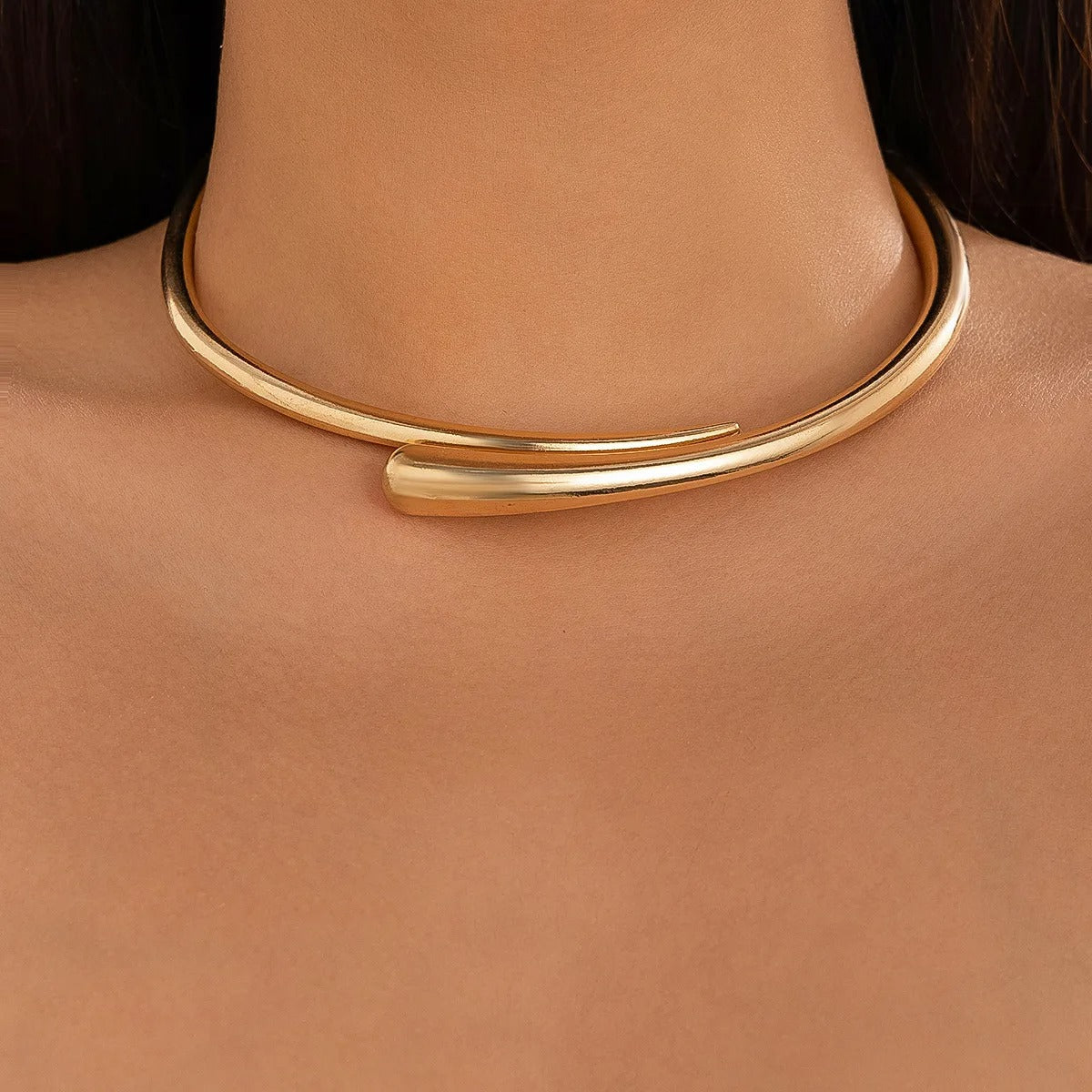 Irregular Minimal Statement Necklace