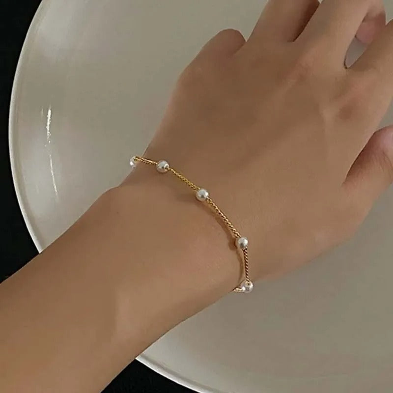 Minimal Pearl Bracelet
