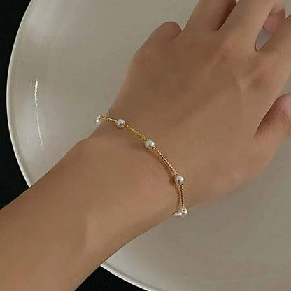 Minimal Pearl Bracelet
