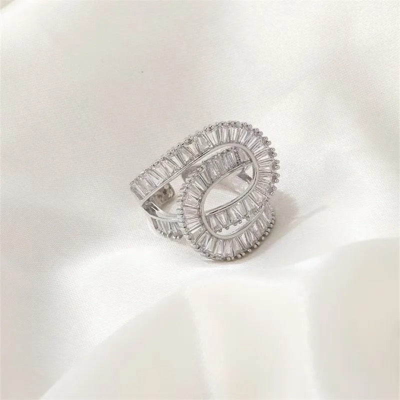 Elegant Intertwined Maze Ring