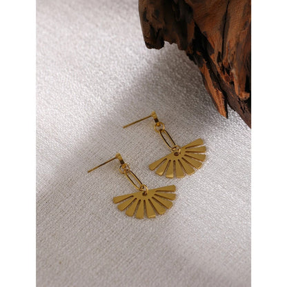 Minimal Scalloped Earrings