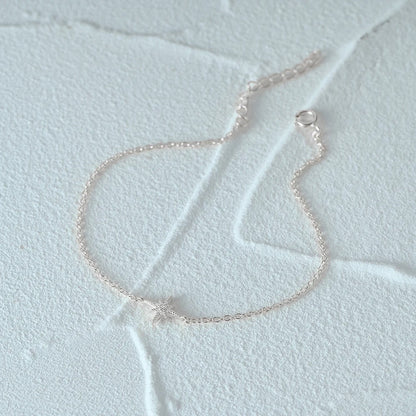 Dainty Pointed Star Bracelet