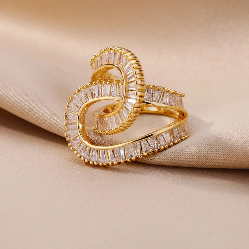 Elegant Intertwined Maze Ring
