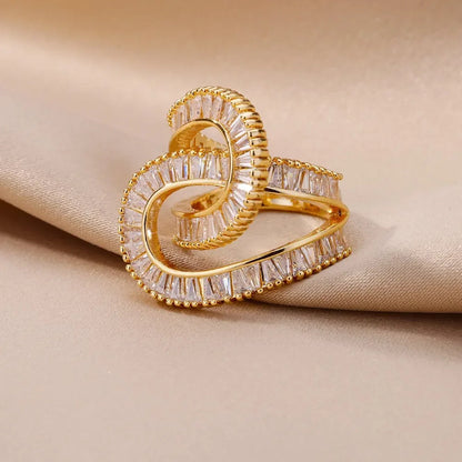 Elegant Intertwined Maze Ring