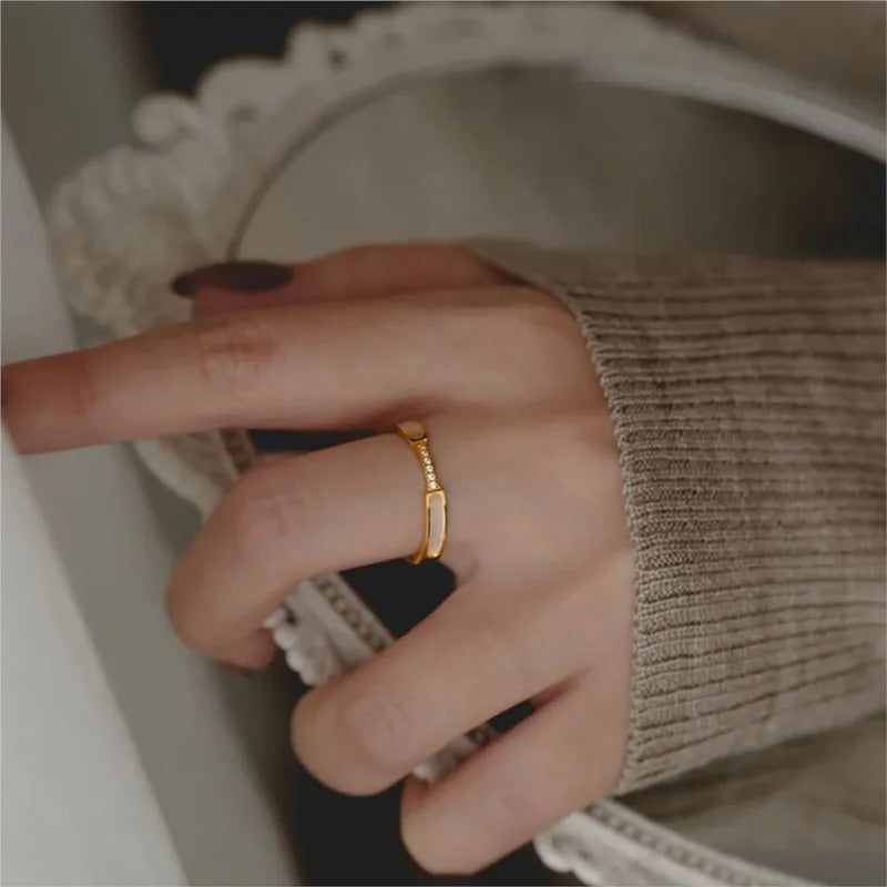 Dainty Shell Diamond Ring