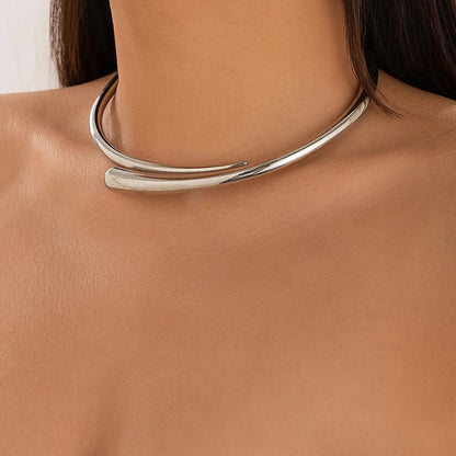 Irregular Minimal Statement Necklace