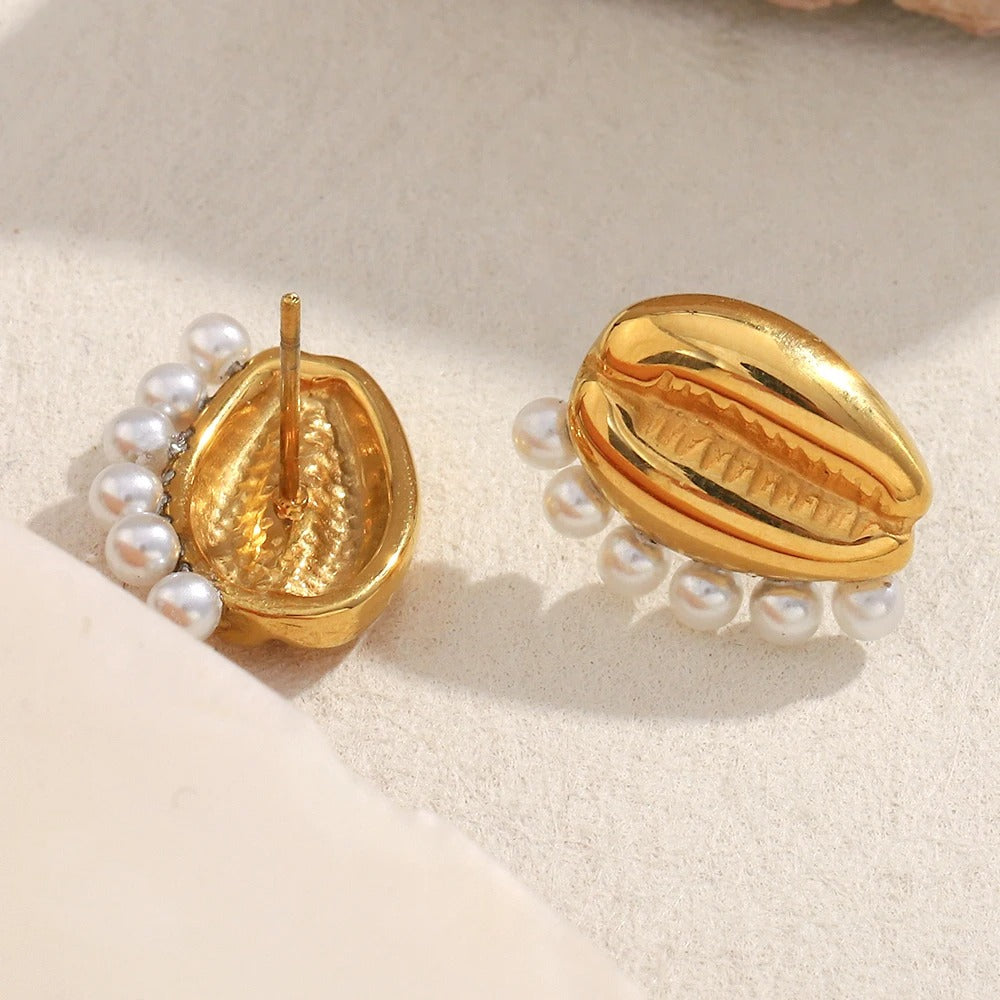 Smooth Pearl Seashell Stud Earrings