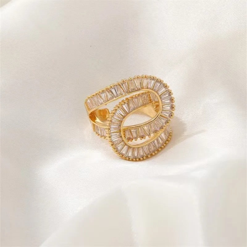 Elegant Intertwined Maze Ring